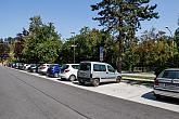 Nová parkovací místa - Za Skleníkem, prostor před panelovým domem, foto: Lubor Mrázek